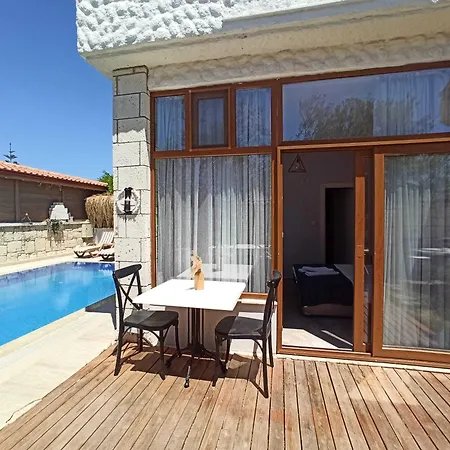 Ivy House Loca Hotel