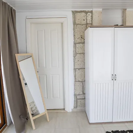 Ivy House Loca Hotel *