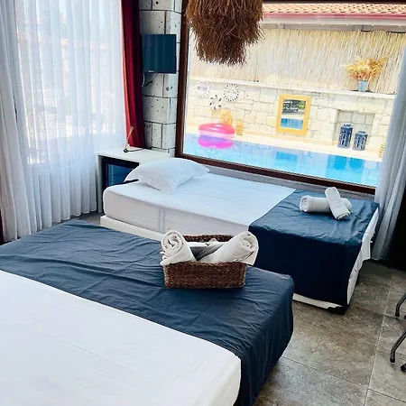 Ivy House Loca Hotel *