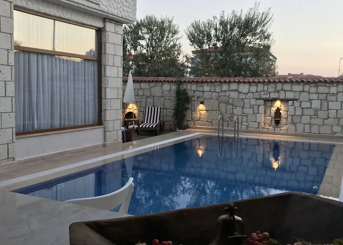 Ivy House Loca Hotel *