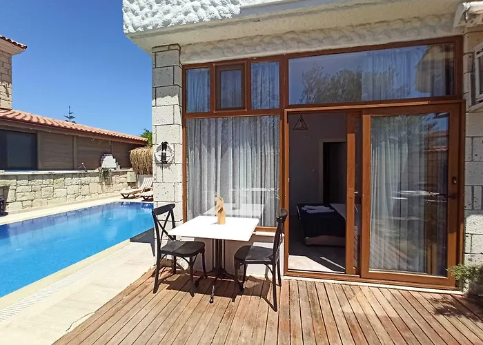 Ivy House Loca Hotel