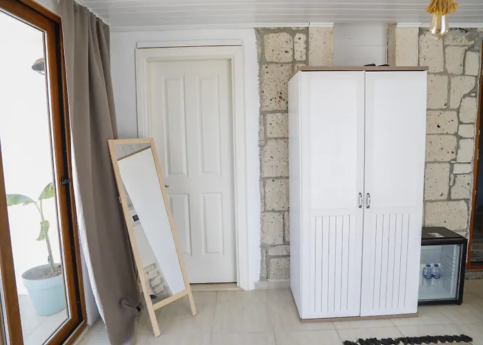 Ivy House Loca Hotel *